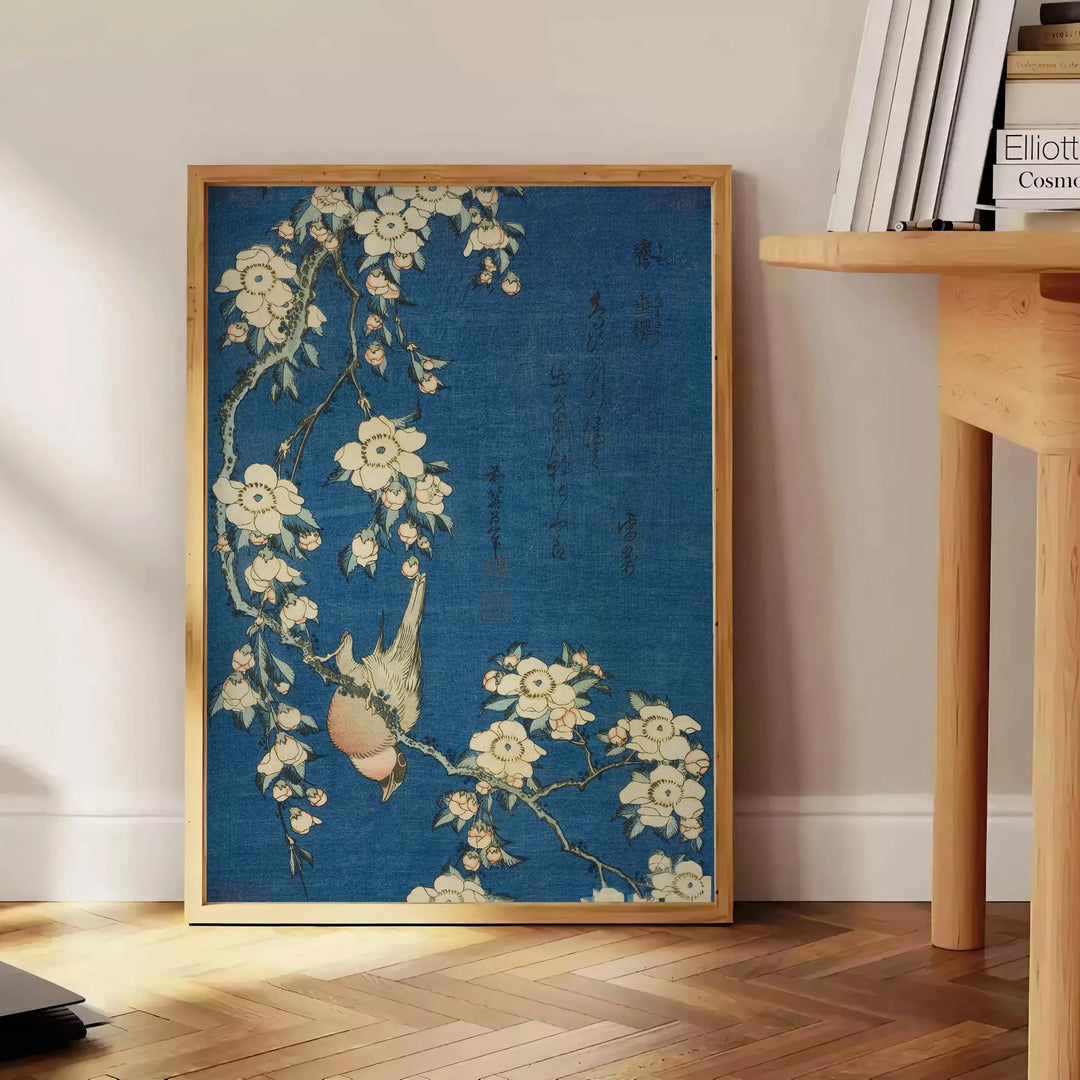 Plakāts ar Hokusai putnu un raudošu ķirsi zilā un brūnā krāsā