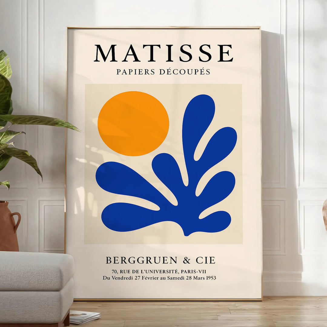 Abstrakte Schnittpapierkomposition in Orange und Weiß inspiriert von Matisse