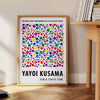 Design astratto a pois rossi e gialli di Yayoi Kusama