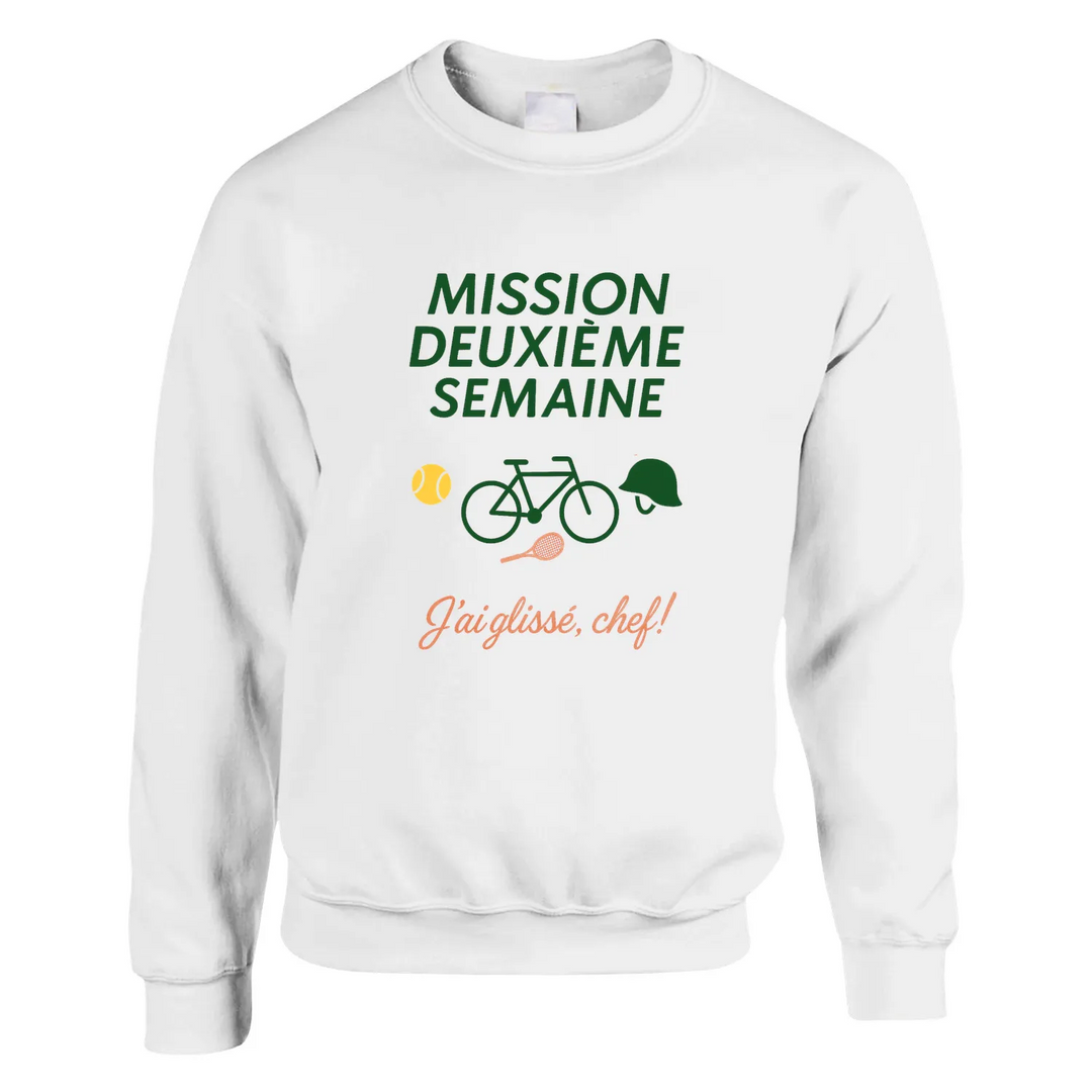 Sweater featuring a graphic print of tennis elements and the text Mission 2ème Semaine