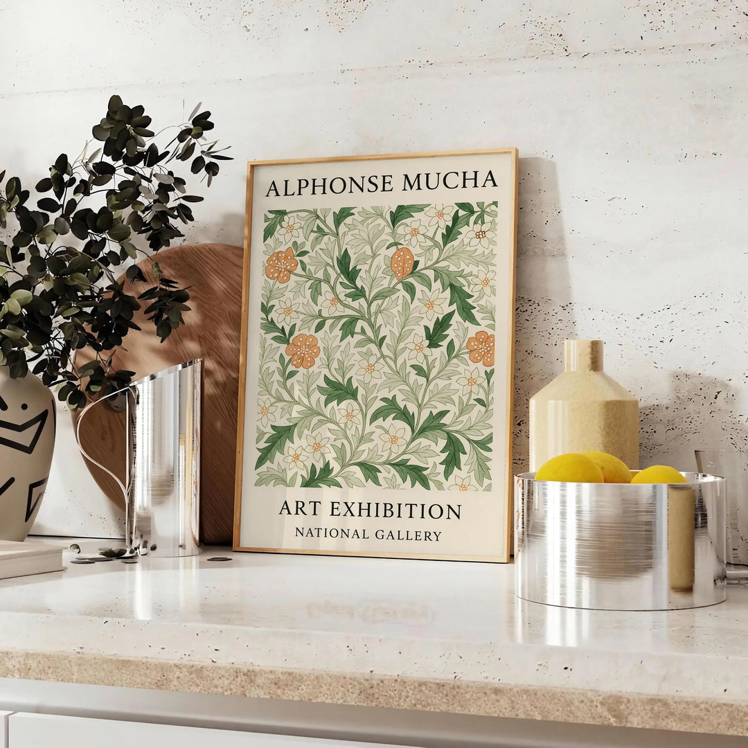 Ilustração botânica em estilo Art Nouveau de Alphonse Mucha com designs florais intrincados em tons terrosos