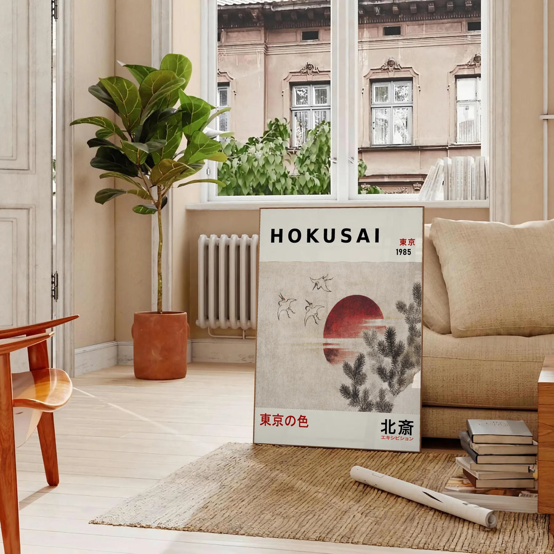 Plakat mit Vogelmotiv im Hokusai-Stil in Grau, Rot und Schwarz