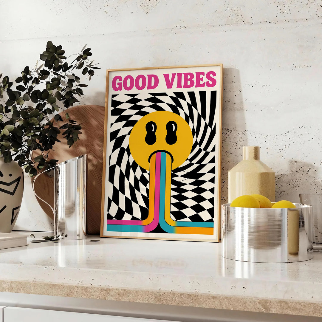 Abstrakt design i orange och vitt med texten 'Good Vibes'