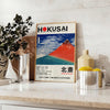 Gravura de Monte Fuji com ondas azuis e céu laranja