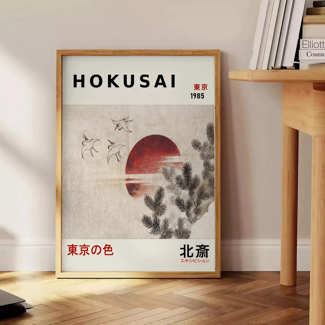 Plakat mit Vogelmotiv im Hokusai-Stil in Grau, Rot und Schwarz