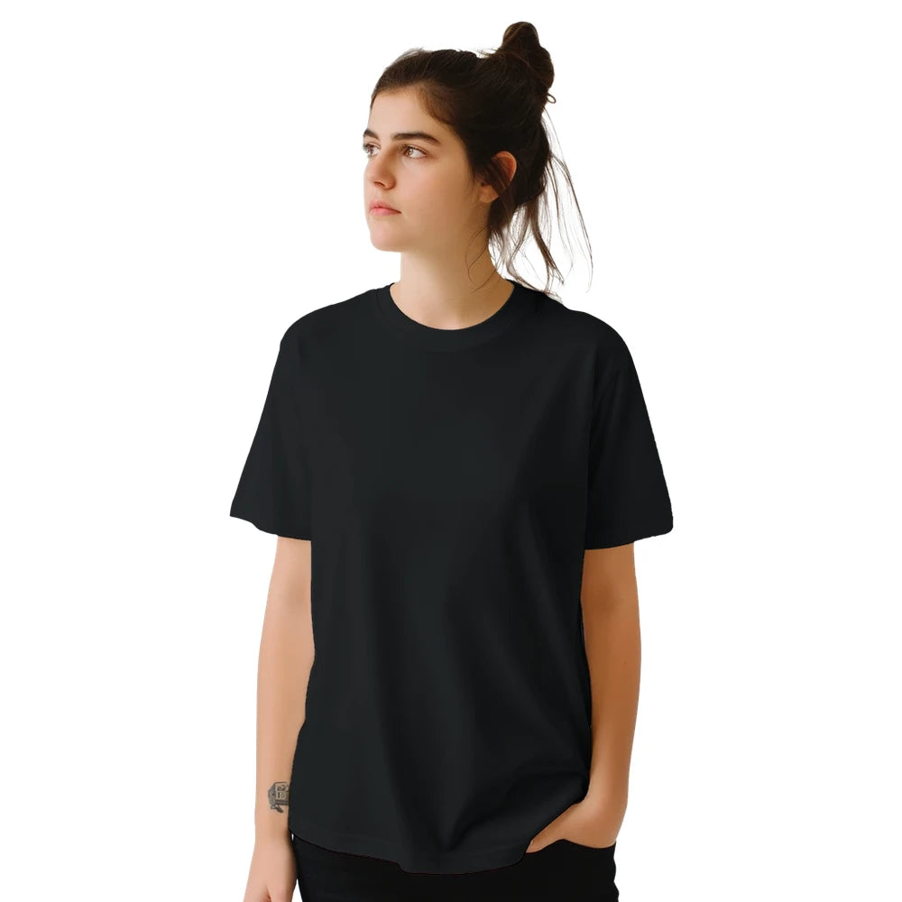 T-shirt featuring a graphic of tennis rackets and a ball with Paris skyline