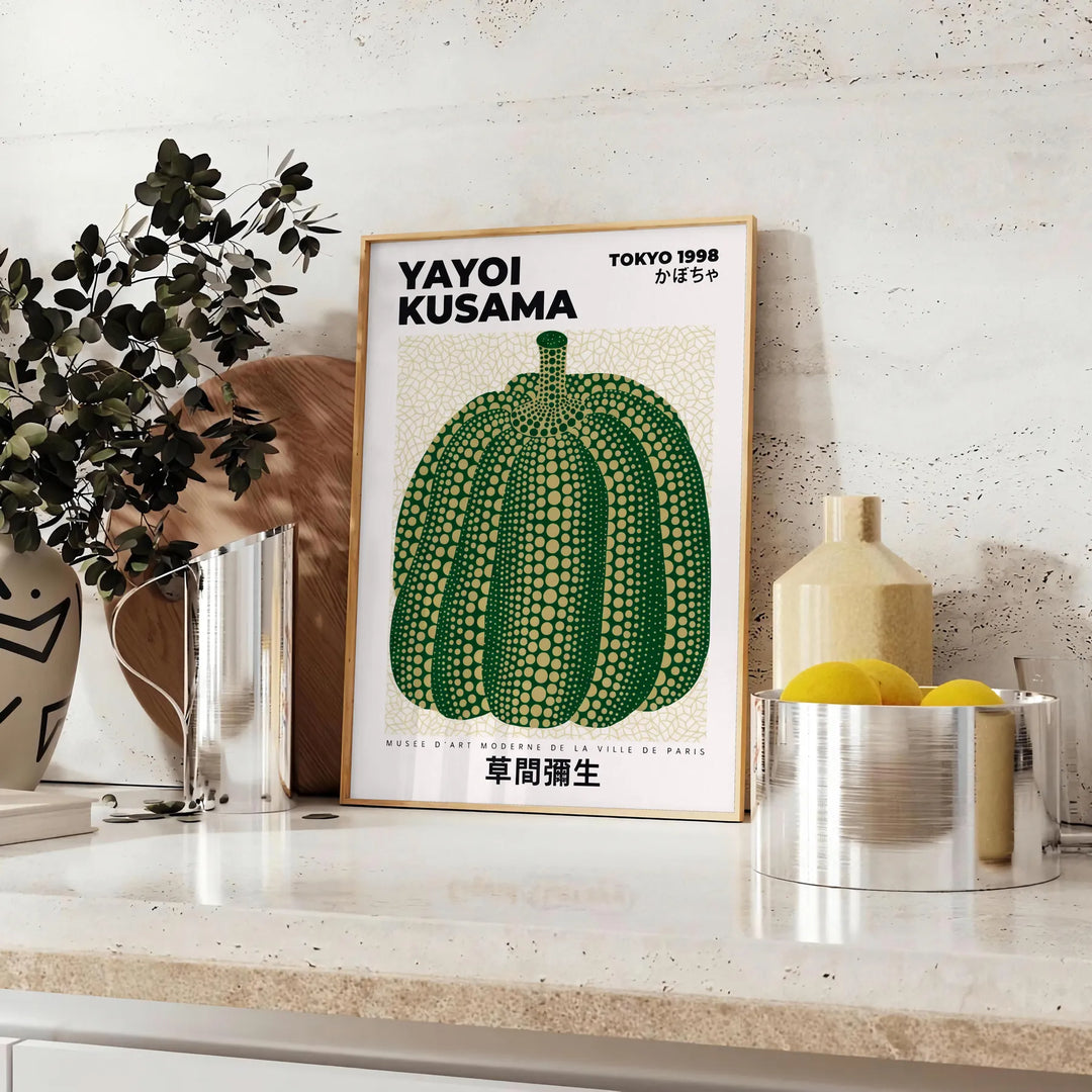 Πράσινη και λευκή κολοκύθα με πουά από την Yayoi Kusama