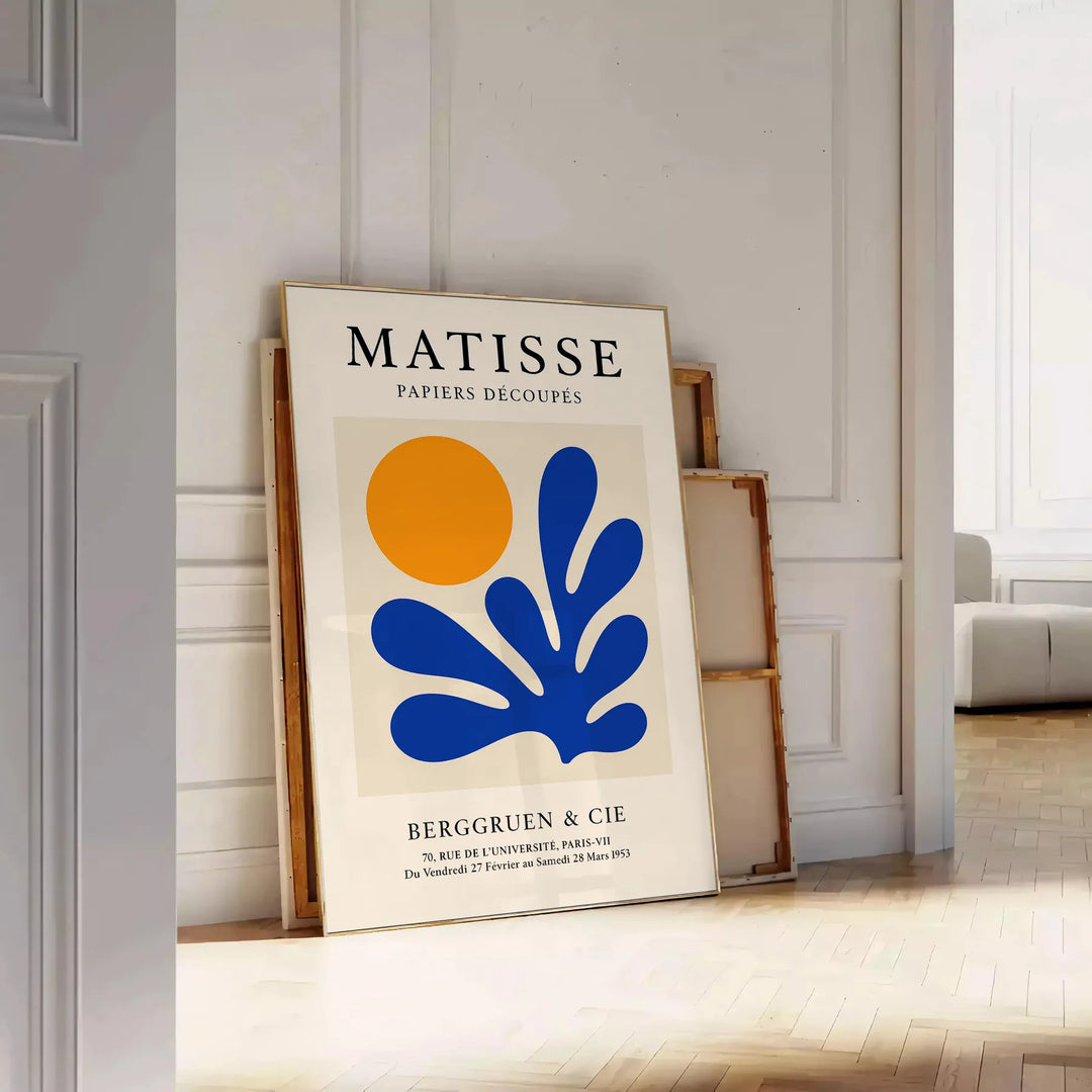 Abstrakte Schnittpapierkomposition in Orange und Weiß inspiriert von Matisse