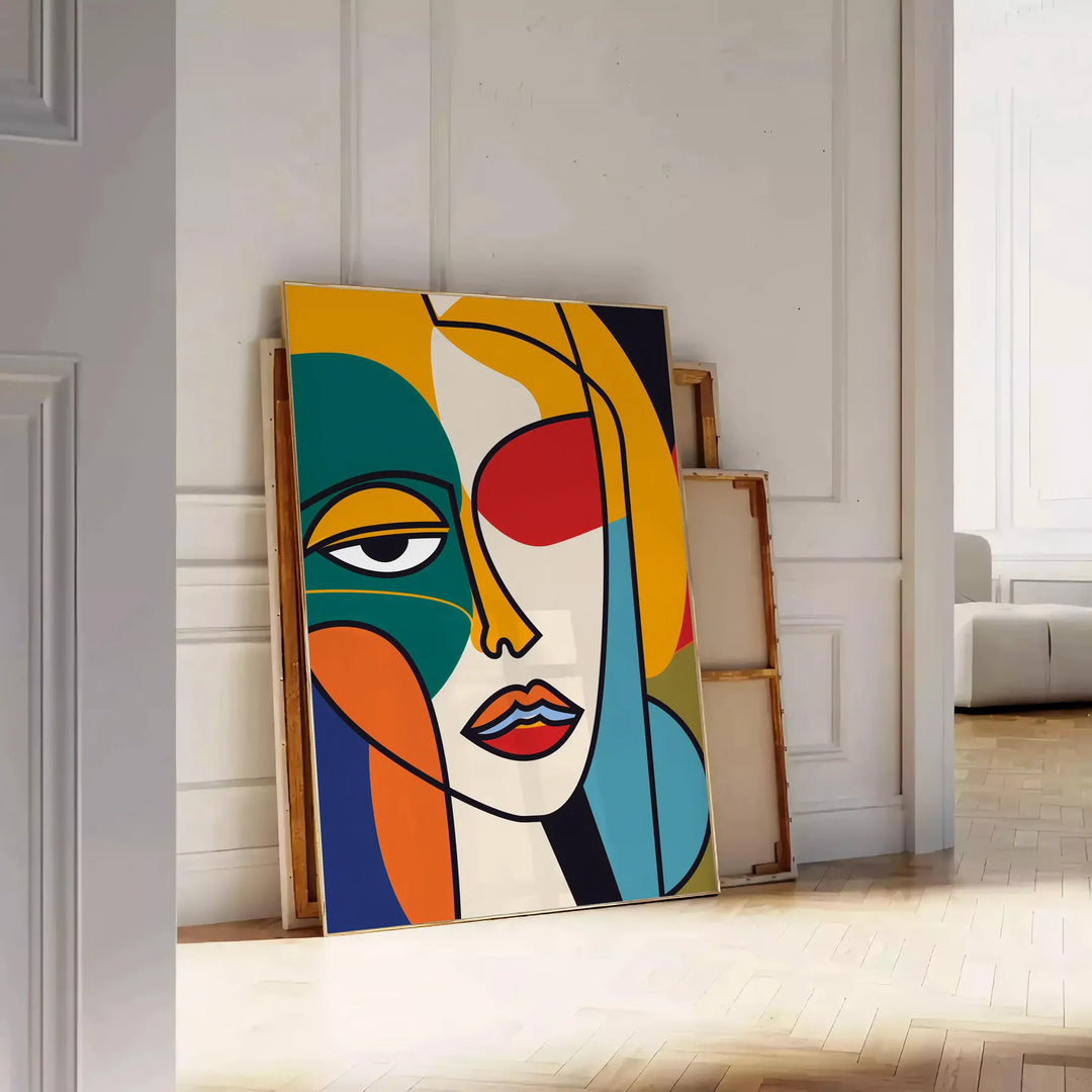 Poster mulher abstrata em laranja e vermelho, obra moderna expressiva para parede - encostado num chão de espinha contra uma parede de painéis
