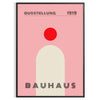 Bauhaus-Poster mit geometrischer abstrakter Komposition und minimalistischer Typografie - in einem schwarzen Rahmen