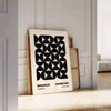 Affiche Bauhaus nuances élégante gris noir parfait intérieur une touche moderne cadeau idéal amoureux art disponibles A4 cm 50x70 60x80 A0 - posée sur un parquet à chevrons contre un mur à moulures