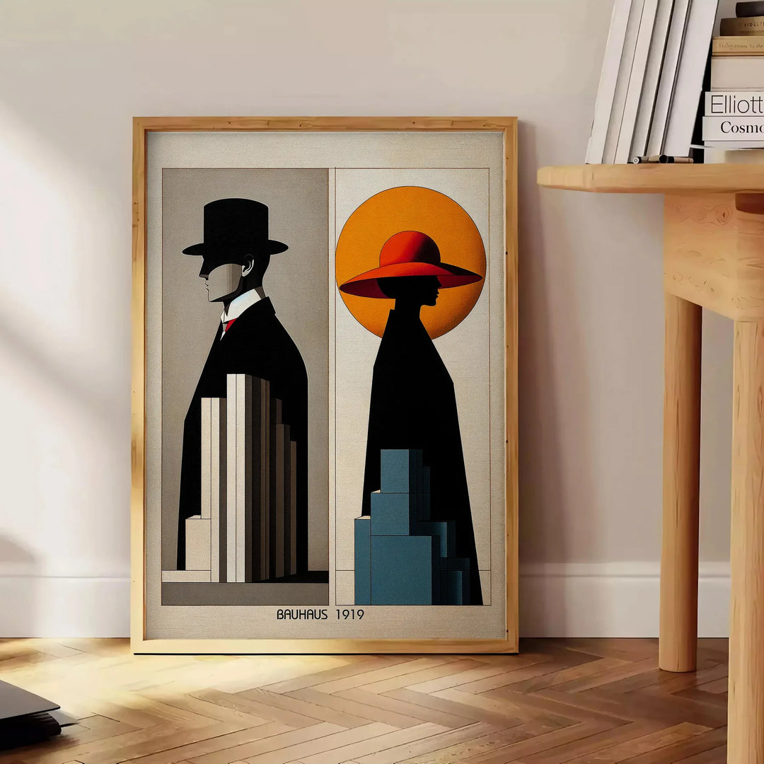 Cartaz Bauhaus minimalista com figura humana estilizada e cores vibrantes - ao lado de uma mesa de apoio redonda em madeira com livros