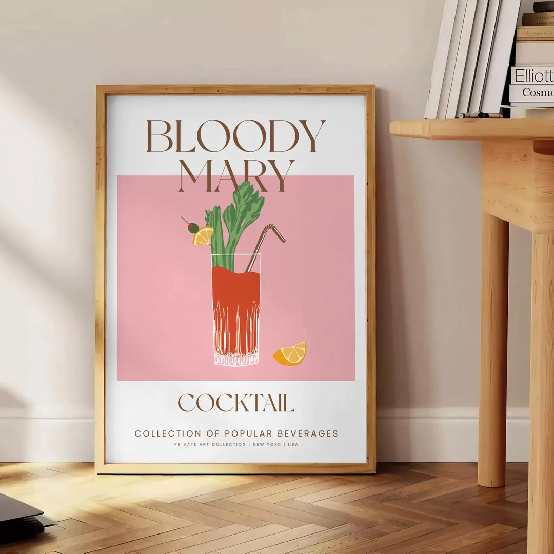 Μια πολύχρωμη απεικόνιση ενός κοκτέιλ Bloody Mary με πράσινες και πορτοκαλί λεπτομέρειες - δίπλα σε στρογγυλό ξύλινο βοηθητικό τραπέζι με βιβλία