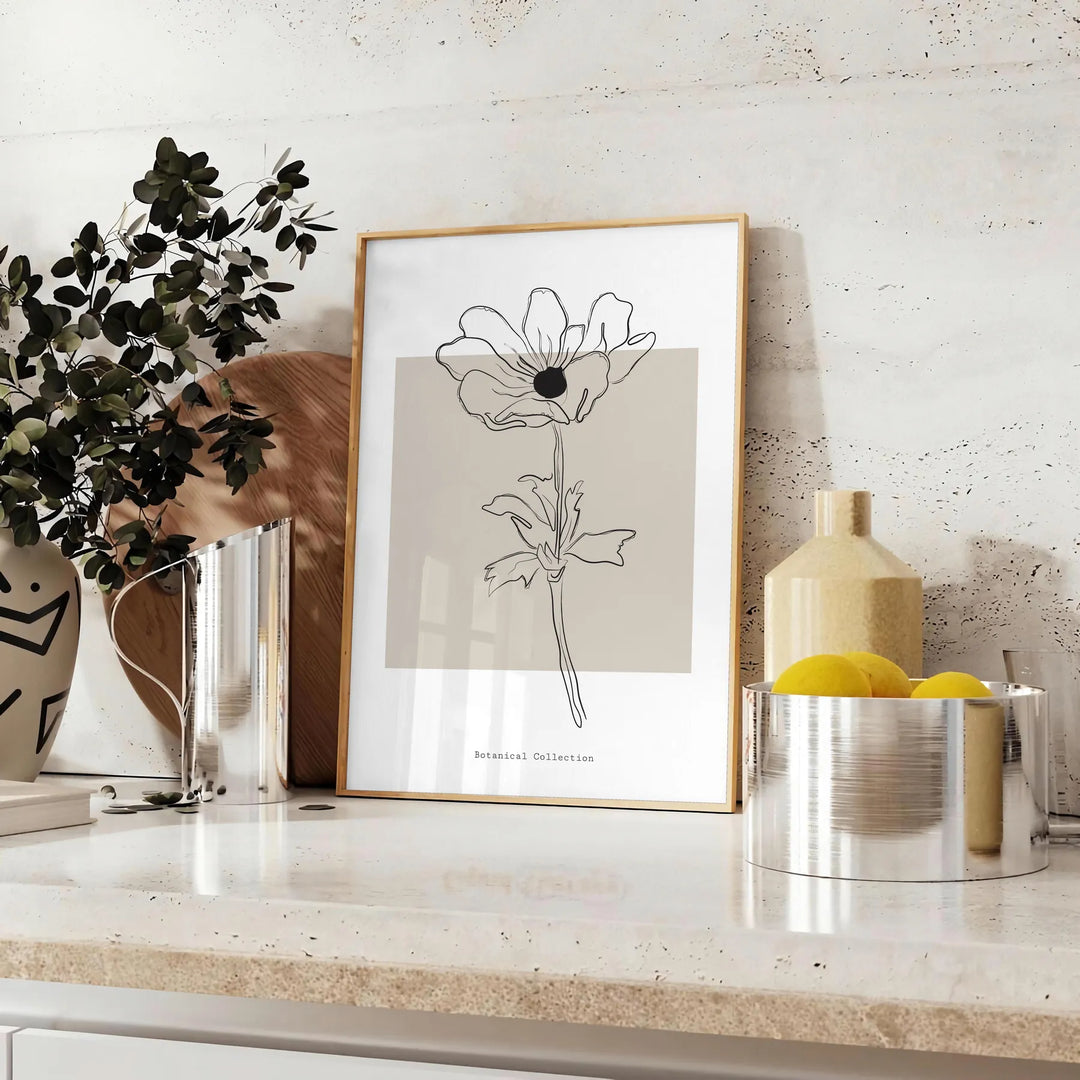 Design floral abstrato com flores laranjas e pretas - sobre uma bancada com eucalipto e uma taça de limões