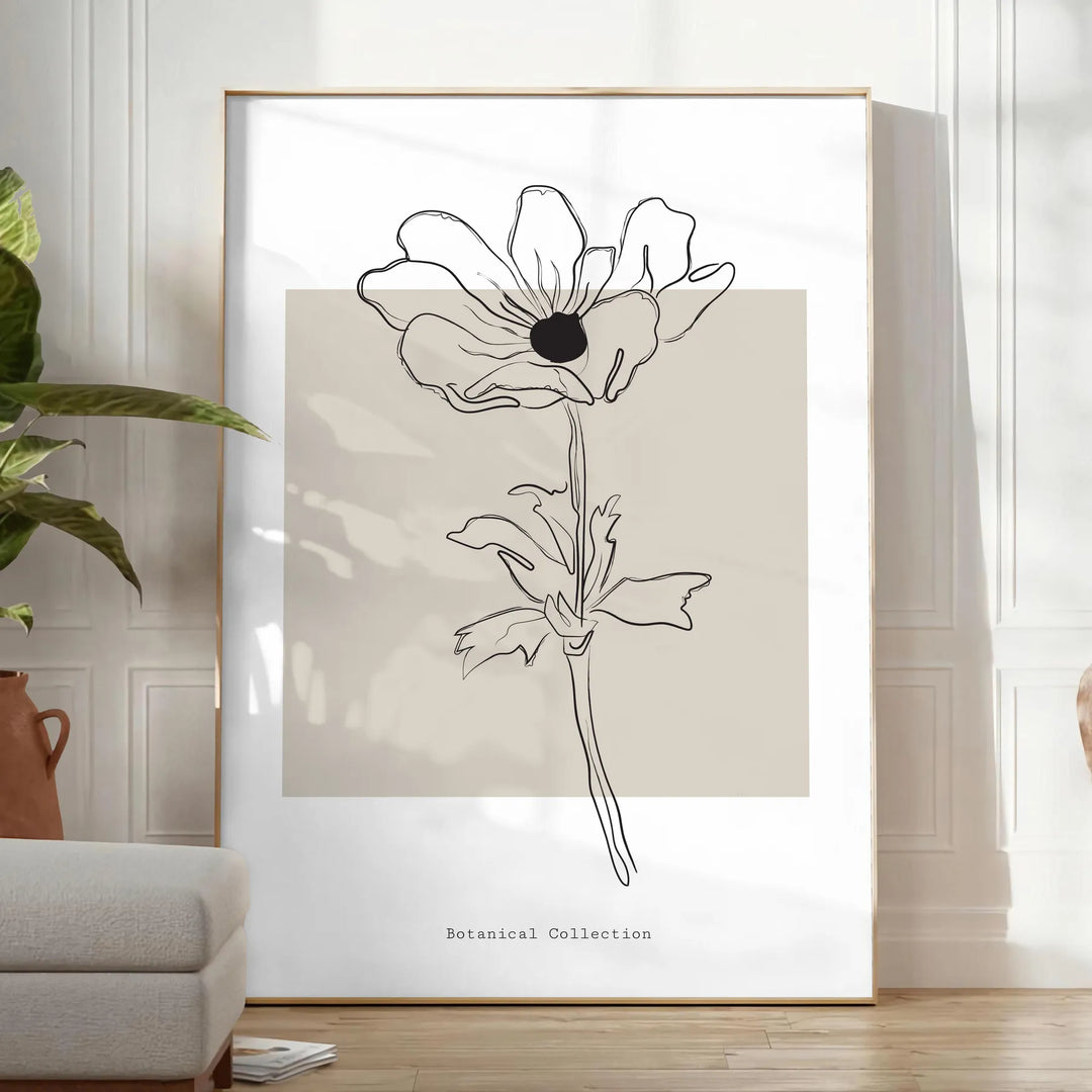 Design floral abstrato com flores laranjas e pretas - num quarto luminoso e minimalista com planta e poltrona