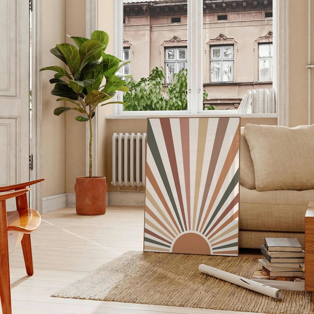 Design abstrato boho com tons terrosos e formas orgânicas - numa sala parisiense com sofá e um ficus