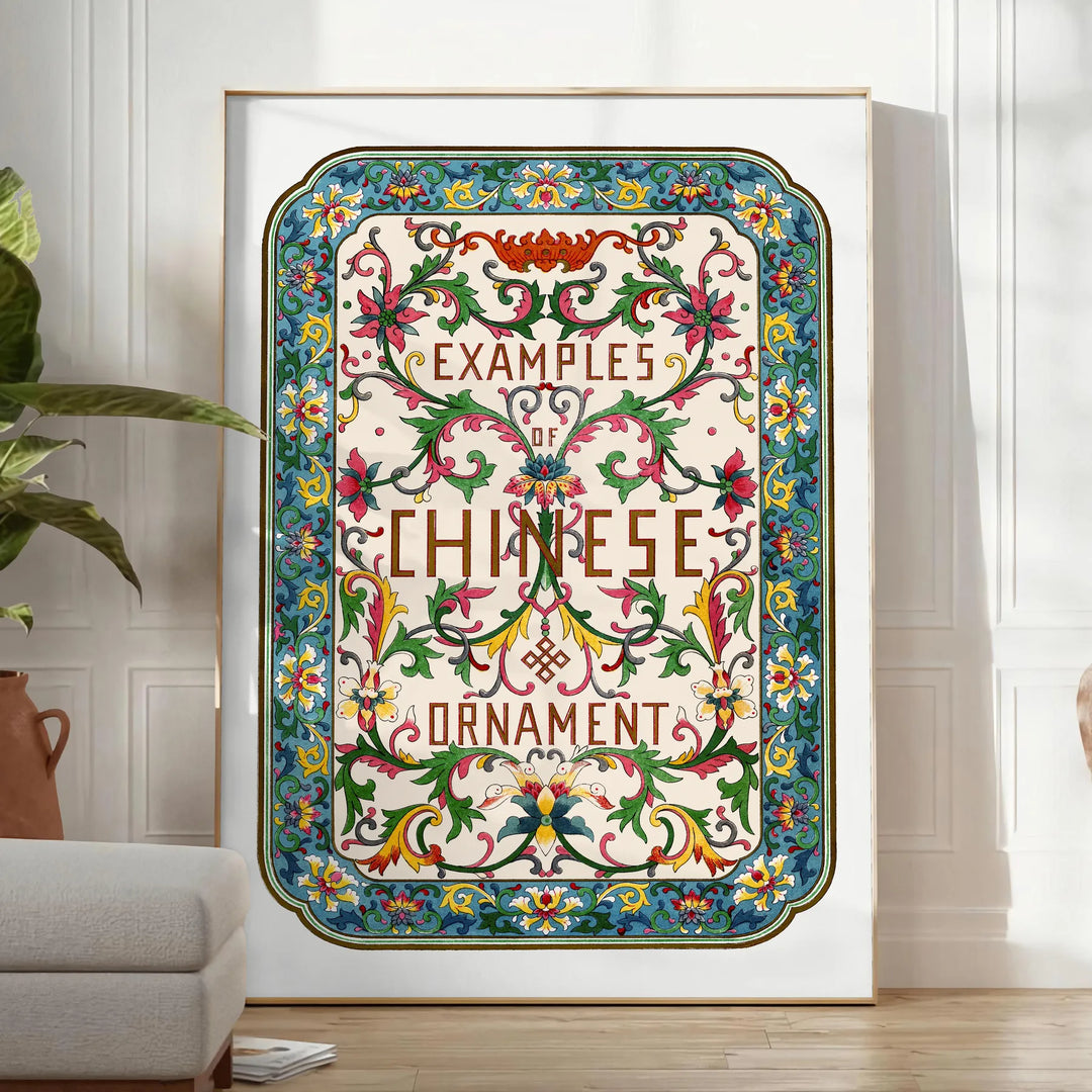 Vintage botanische Illustration von gelben Blumen auf einem subtilen grauen Hintergrund - in einem hellen minimalistischen Raum mit Pflanze und Sessel