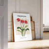Illustrazione botanica vintage con piante arancioni e grigie - appoggiato su un pavimento a spina di pesce contro una parete a pannelli