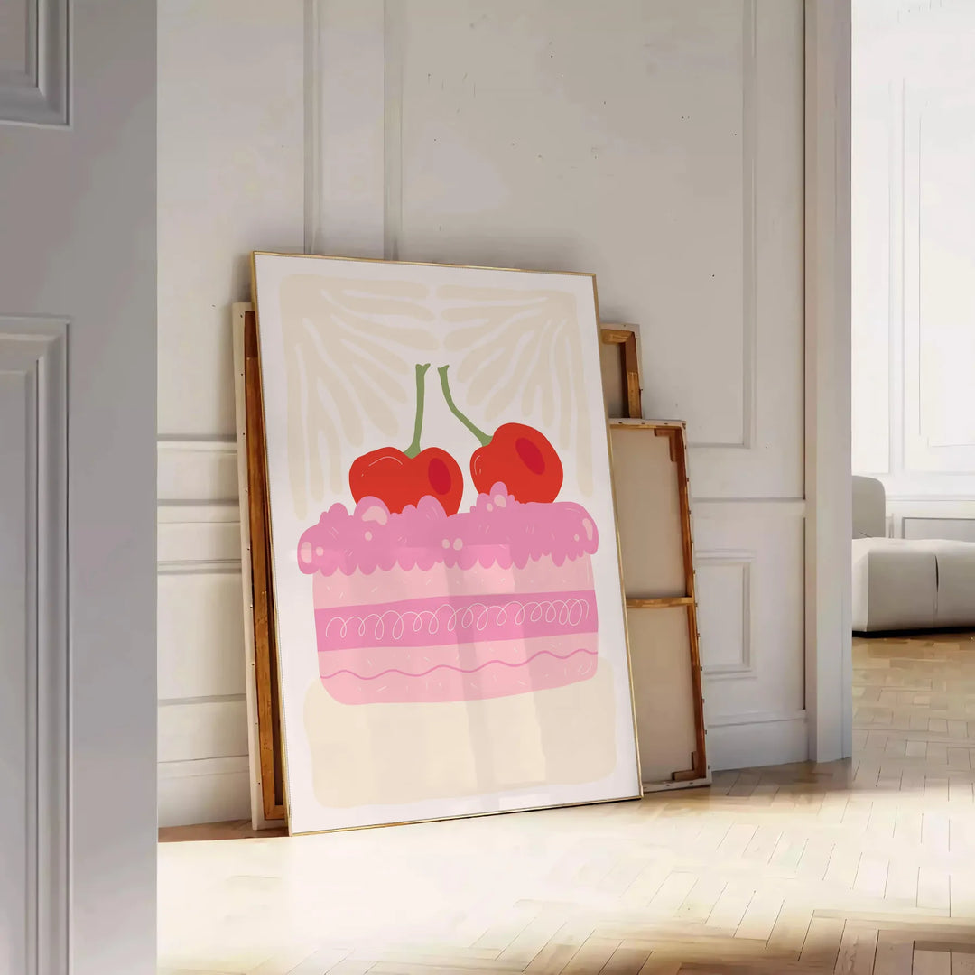 Eine farbenfrohe Illustration eines Kirschkuchens vor grünem Hintergrund - an eine weiße Paneelwand gelehnt auf Fischgrätparkett