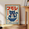 Illustrazione di gatti che cucinano ramen in una cucina, con toni blu e grigi - accanto a un tavolino rotondo in legno con libri