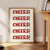 シンプルなデザインで「Cheers」の文字がグレーとホワイトで表現されています - 本を置いた丸い木製サイドテーブルの横に