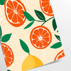 Illustration von Zitrusfrüchten in grünen und orangefarbenen Tönen, die eine Küchenszene darstellt