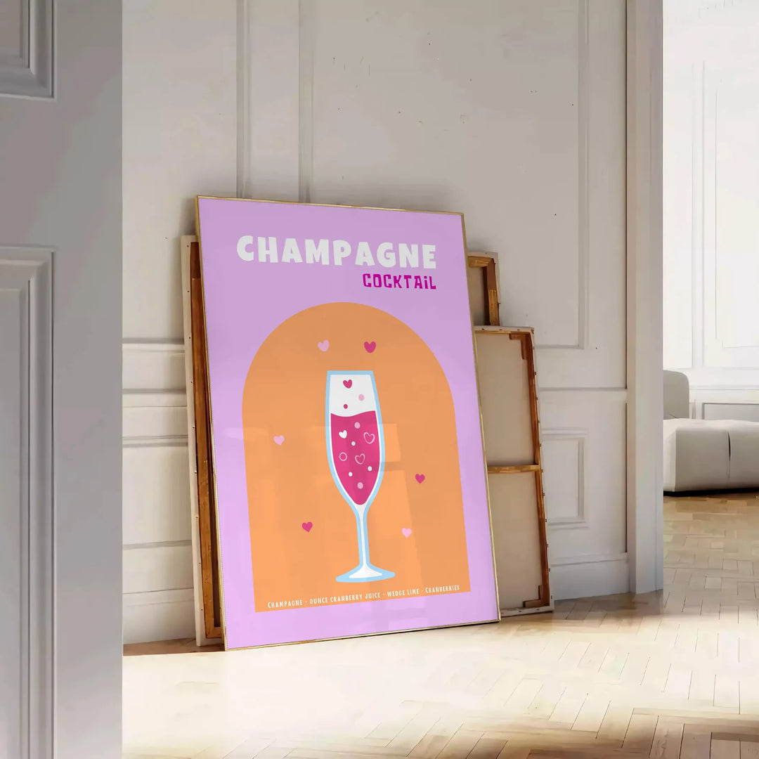 Eine farbenfrohe Illustration von Champagner-Cocktails in Rosa- und Gelbtönen - an eine weiße Paneelwand gelehnt auf Fischgrätparkett