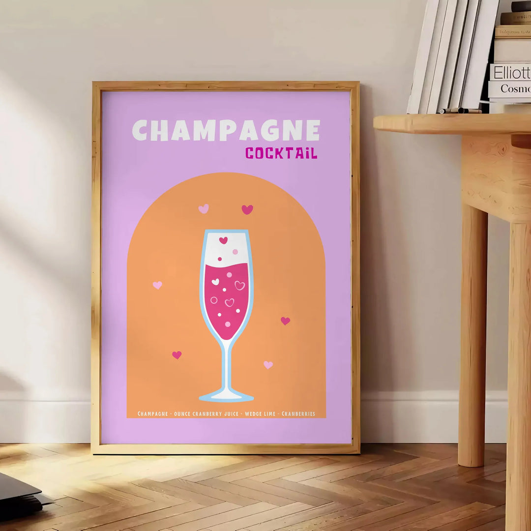 Eine farbenfrohe Illustration von Champagner-Cocktails in Rosa- und Gelbtönen - neben einem runden Beistelltisch aus Holz mit Büchern
