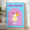 Affiche vibrante teintes marron orange exotisme cocktail Piña Colada espace cadeau une version cadre œuvre unique - dans une pièce lumineuse épurée avec plante et fauteuil
