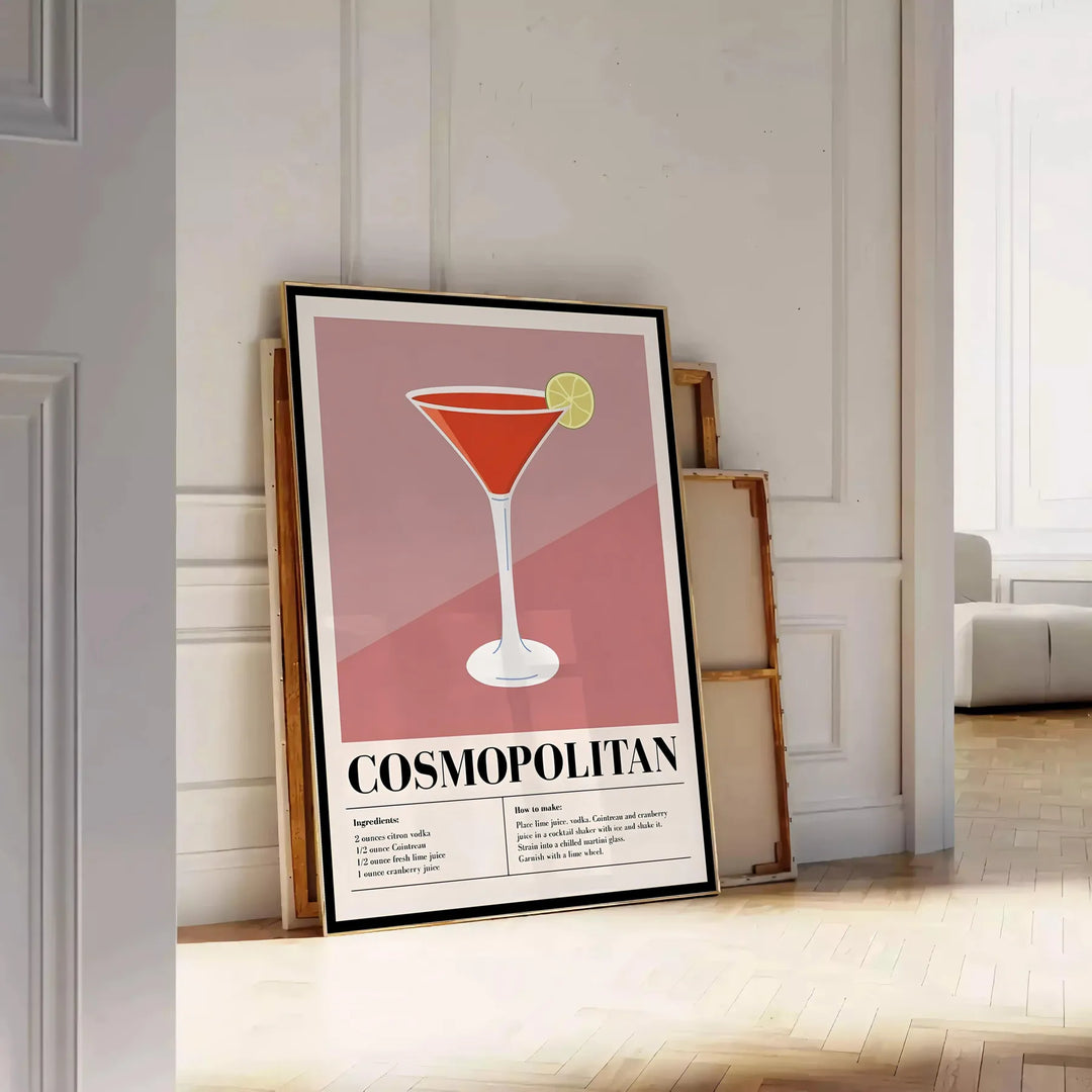 Cocktail cosmopolita in un bicchiere su uno sfondo cosmico - appoggiato su un pavimento a spina di pesce contro una parete a pannelli