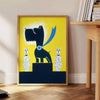 Affiche captivante scène un chien héros teintes noir bleu parfait passionnés animaux art mural disponible A4 cm A0 - à côté d'une table d'appoint ronde en bois avec des livres