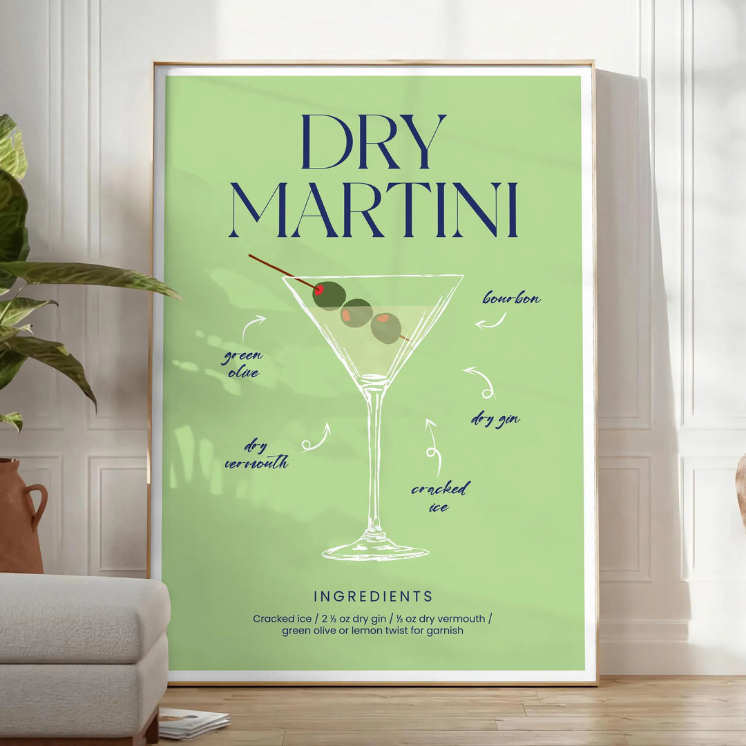 Un cocktail dry martini in un bicchiere con tonalità verdi e blu - in una stanza luminosa e minimalista con pianta e poltrona
