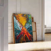 Abstrakte expressionistische Komposition mit dynamischen grünen und orangefarbenen Tönen - an eine weiße Paneelwand gelehnt auf Fischgrätparkett