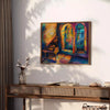 Abstrakte expressionistische Kunst mit kräftigen Grün- und Orangetönen, die Emotionen vermittelt - auf einer Arbeitsplatte mit Eukalyptus und einer Schale Zitronen