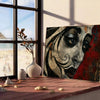 Abstrakte expressionistische Kunst mit kräftigen Schwarz- und Grüntönen - an eine weiße Paneelwand gelehnt auf Fischgrätparkett
