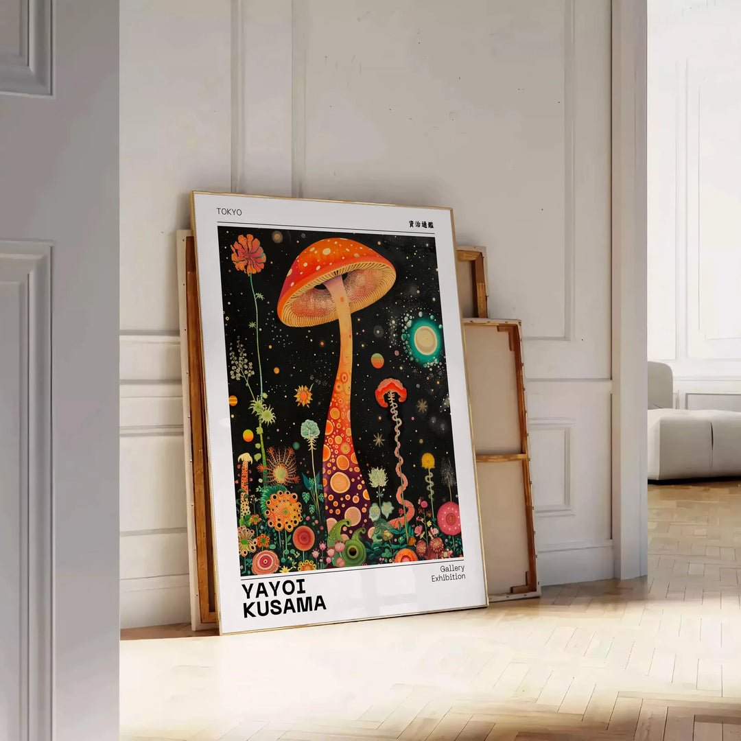 Occhi colorati a pois su sfondo arancione di Yayoi Kusama - appoggiato su un pavimento a spina di pesce contro una parete a pannelli
