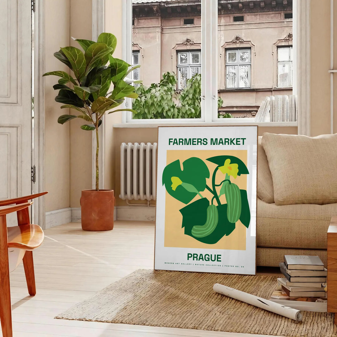 Ilustracja botaniczna z bujnymi zielonymi roślinami i pomarańczowymi akcentami - w paryskim salonie z sofą i fikusem