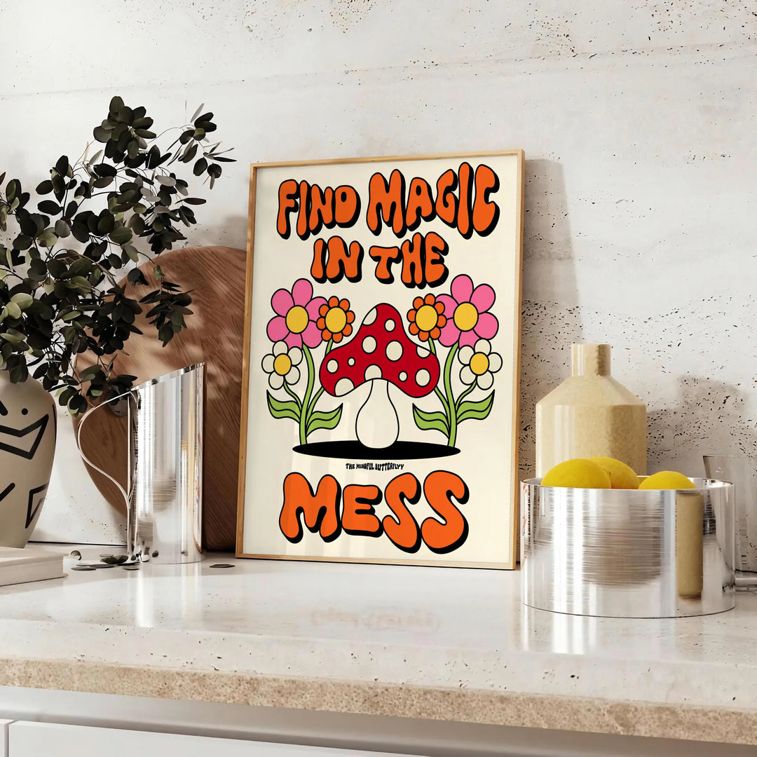 Affiche vibrante Magie Désordre nuances jaune orange une touche groovy intérieur cadeau cadre unique - sur un plan de travail avec eucalyptus et coupe de citrons