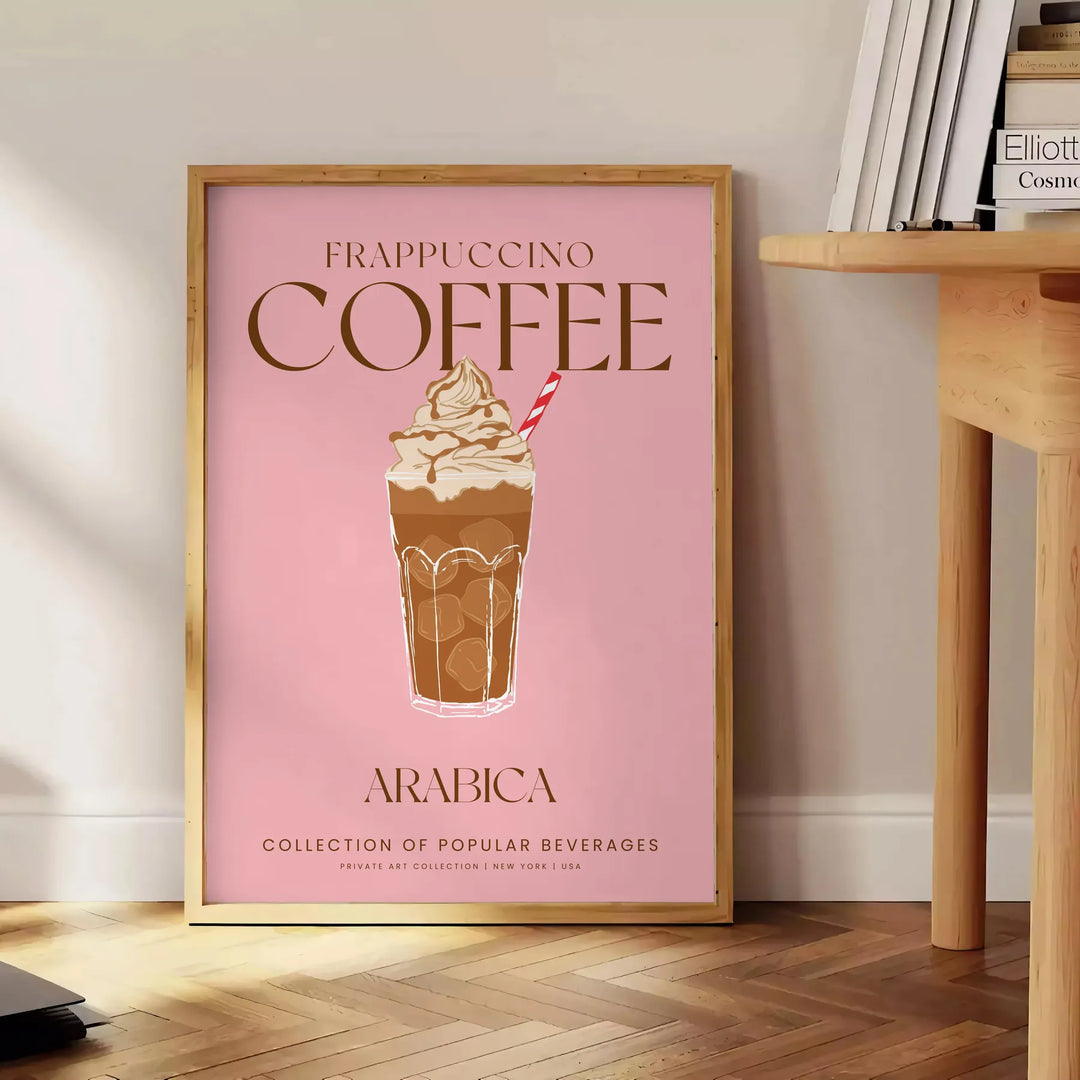 Εικονογράφηση ενός κοκτέιλ Frappuccino με πλούσιους καφέ και πράσινους τόνους - δίπλα σε στρογγυλό ξύλινο βοηθητικό τραπέζι με βιβλία
