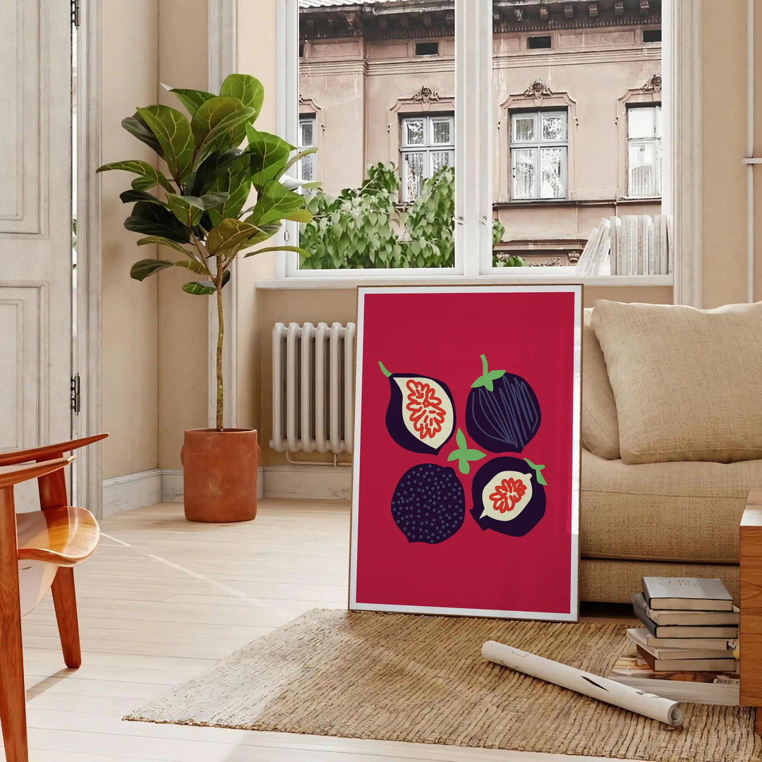 représentation abstraite de fruits dans des tons verts sur fond noir - dans un salon parisien avec canapé et ficus