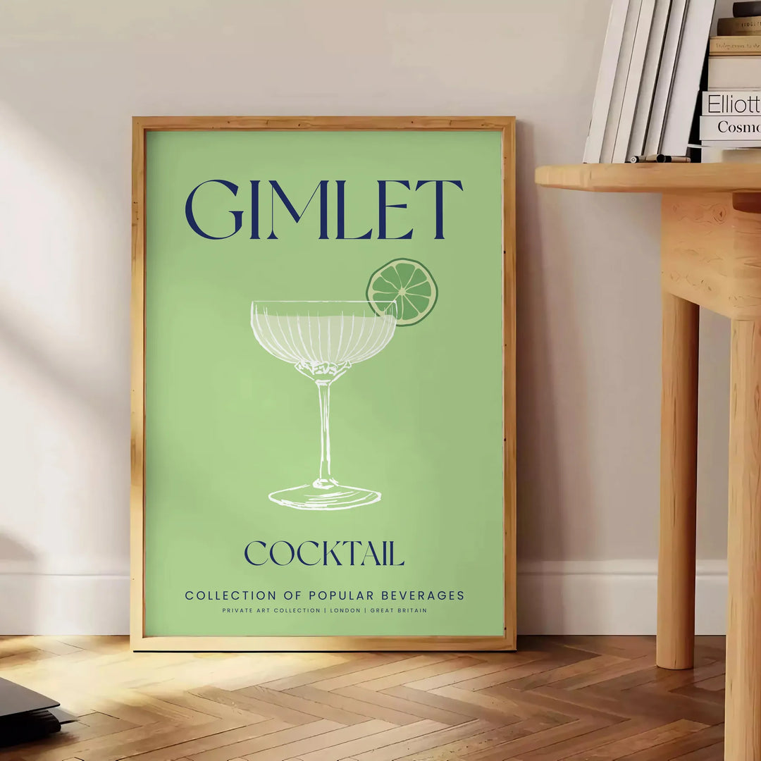 Stylowa ilustracja koktajlu Gimlet na szarym tle - obok okrągłego drewnianego stolika z książkami