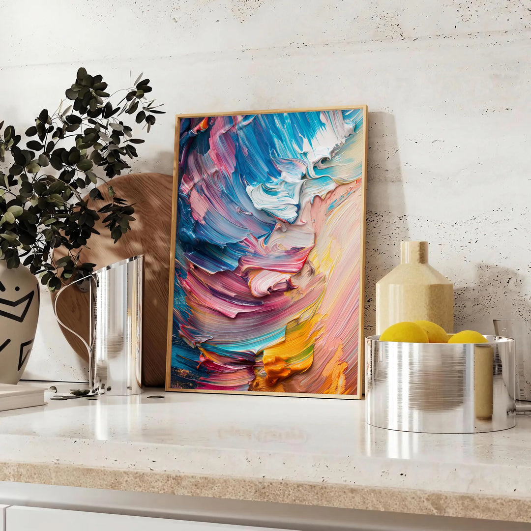 Pintura al óleo en impasto abstracta con ricos verdes y azules - sobre una encimera con eucalipto y un cuenco de limones