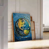 Pintura a óleo em impasto com tons texturizados de verde e azul - encostado num chão de espinha contra uma parede de painéis