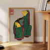Diseño de kimono colorido con patrones tradicionales sobre un fondo verde - junto a una mesa auxiliar redonda de madera con libros