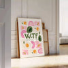 Ilustración de cocina retro con colores verdes y naranjas intensos - apoyado en un suelo de espiga contra una pared de molduras