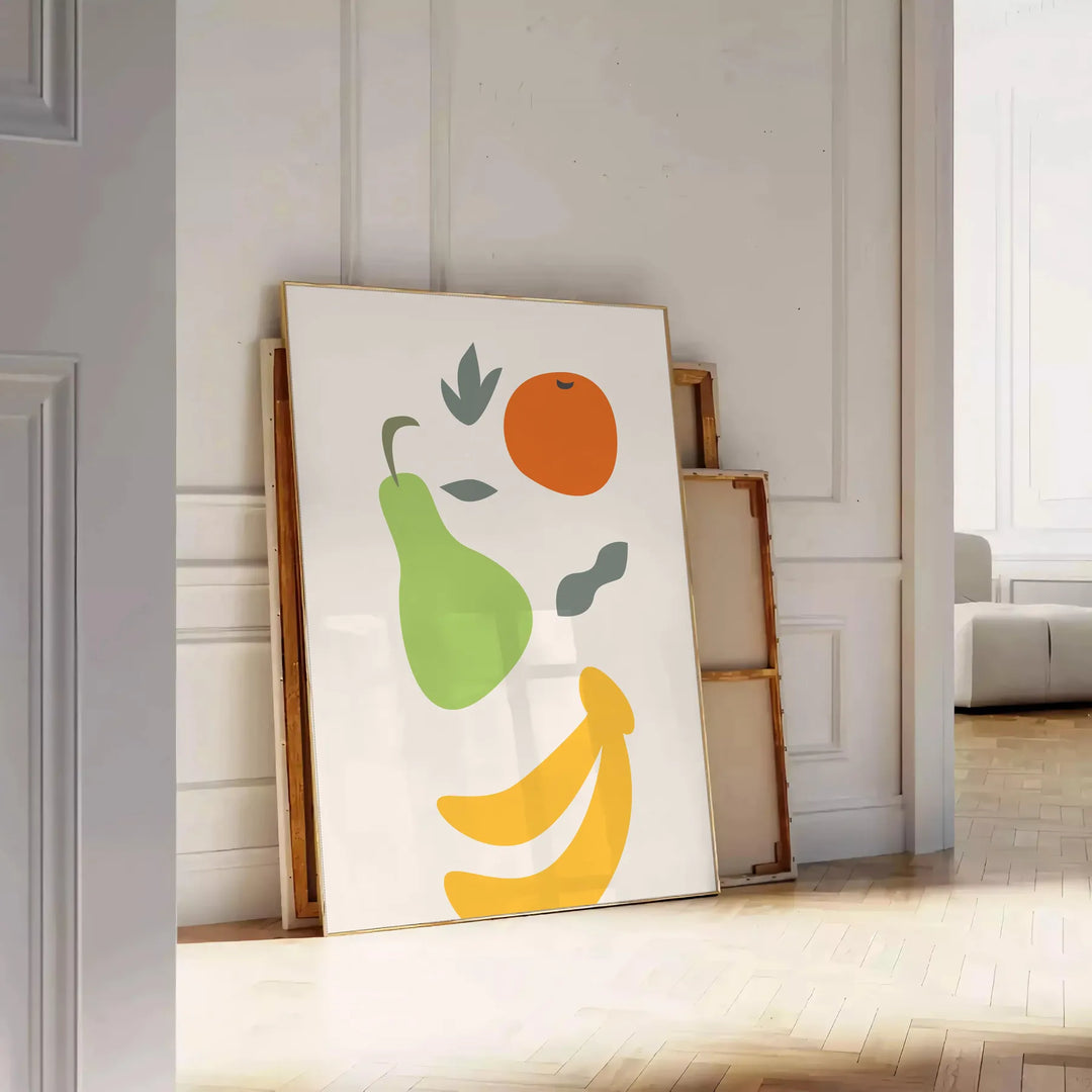 En köksposter från 90-talet med grå och gula nyanser - lutad mot en panelvägg på fiskbensgolv