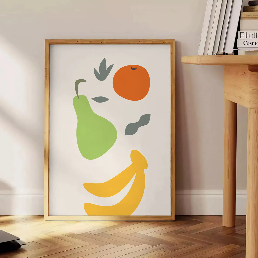 En köksposter från 90-talet med grå och gula nyanser - bredvid ett runt sidobord i trä med böcker