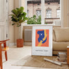 affiche koala vibrante nuances orange bleu intérieur cadeau une touche exotisme chaleur espace disponible A4 cm A0 - dans un salon parisien avec canapé et ficus