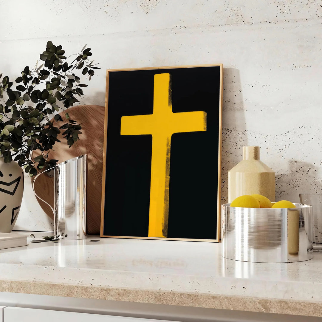 Αφηρημένη αναπαράσταση του Lord S Cross σε πορτοκαλί και γκρι τόνους - σε πάγκο με ευκάλυπτο και μπολ λεμόνια
