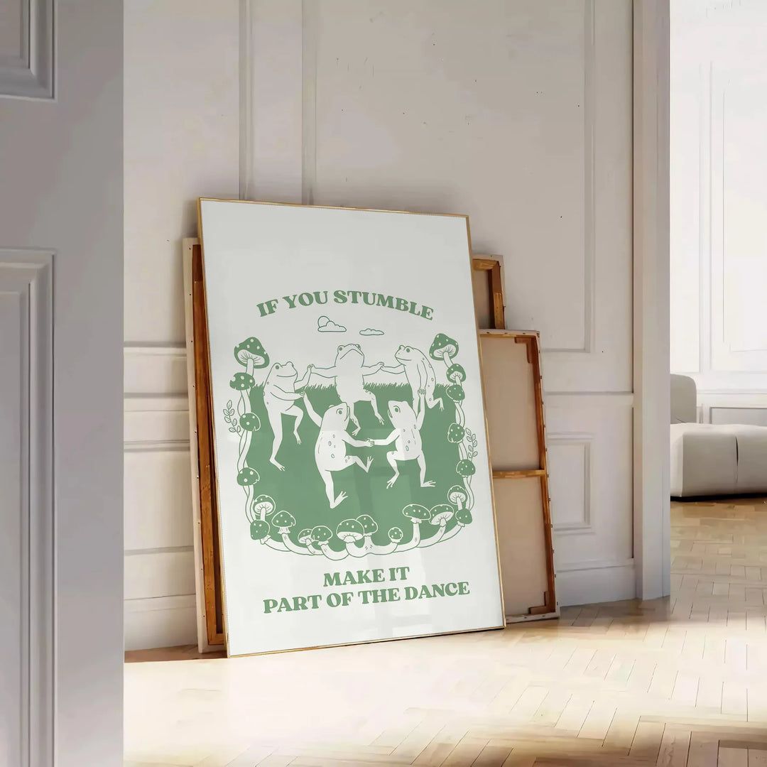 Design abstrait avec des formes vertes et blanches, inspiré par les mouvements de danse - posée sur un parquet à chevrons contre un mur à moulures